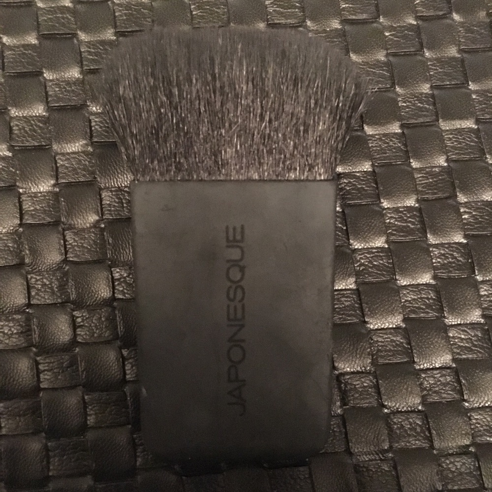 ✨2/$15✨ Japonesque Kabuki Face Brush